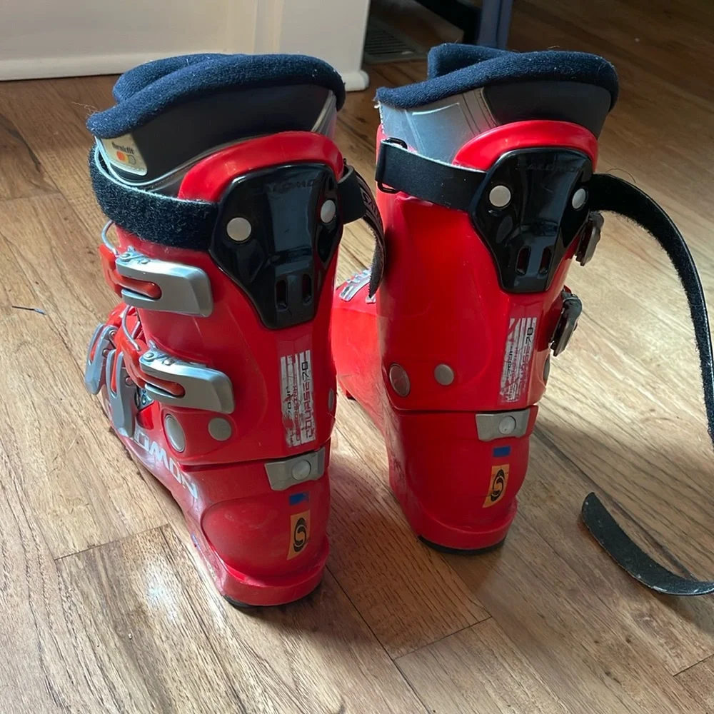 Solomon ski boots